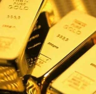 الذهب ينخفض امام الدولار ومستوياته الفنية